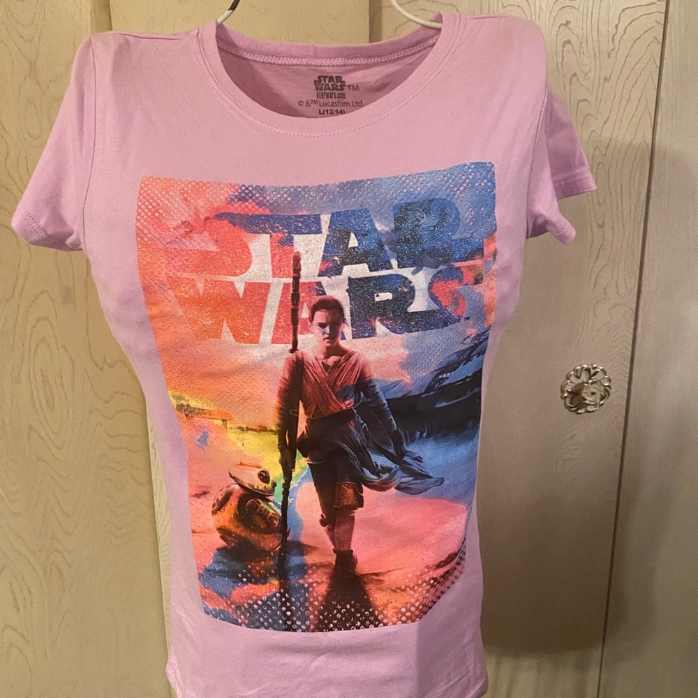 New, never been warn Star Wars t-shirt size girls 12-14